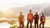 4 people overlooking a mountain